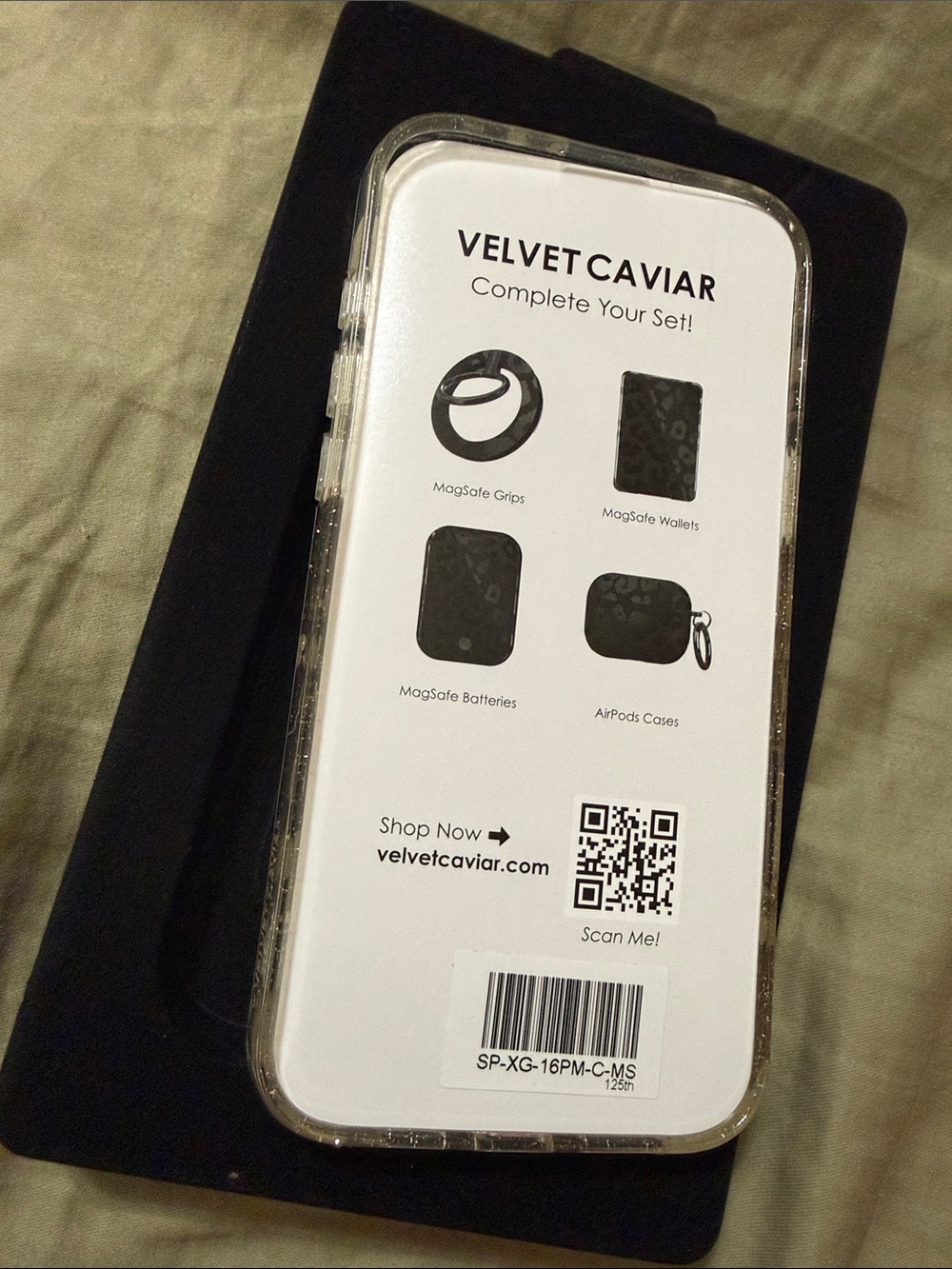 Velvet Caviar - Snoopy Christmas Clear/Sparkle Phone Case - Picture 2 of 4